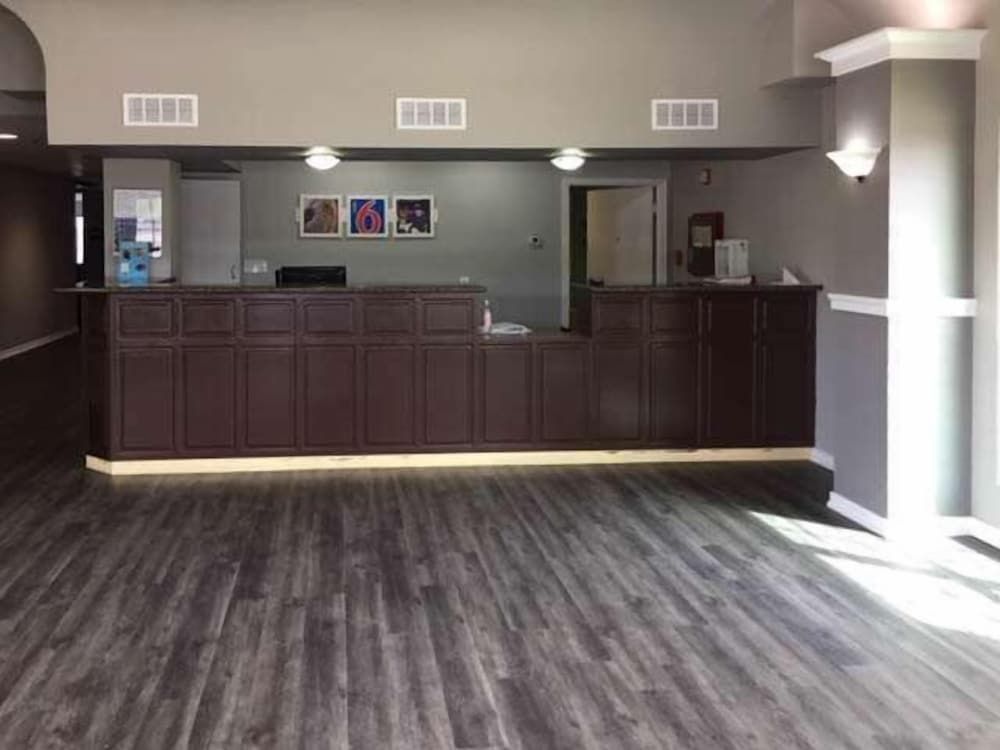 Studio 6 Claremore, OK