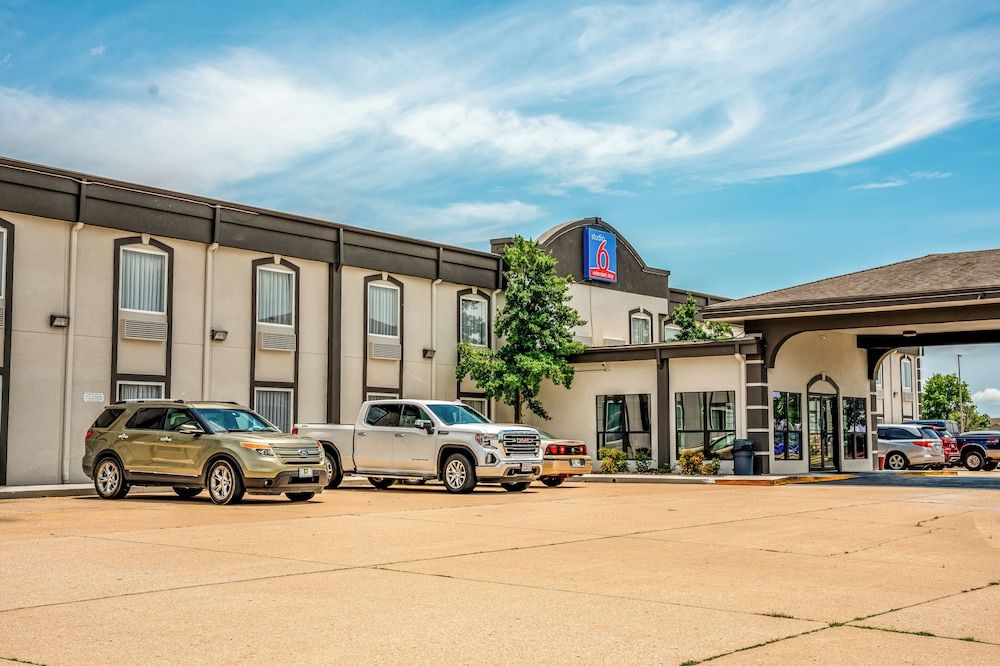 Studio 6 Claremore, OK