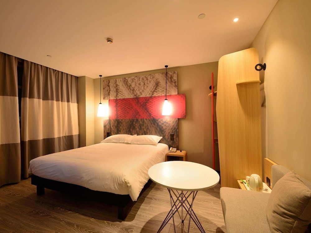 ibis Shanghai New Hongqiao Superior Double Room 2