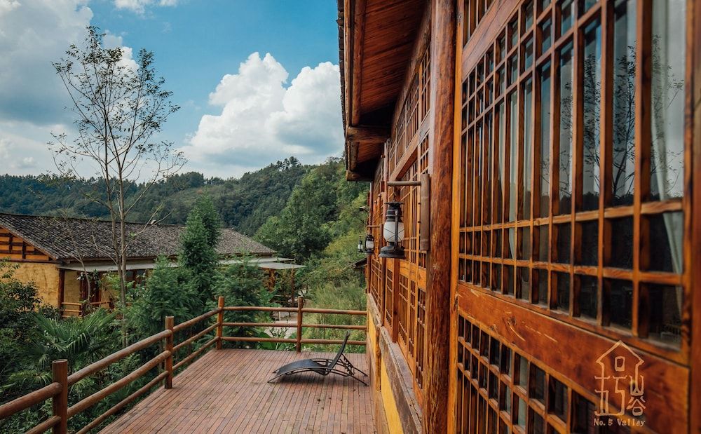 No.5 Valley Lodge Theme Room 6