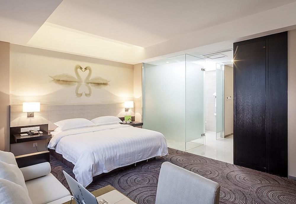 Double Room (Extreme Sassy)