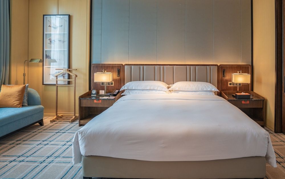 Deluxe Room, 1 King Bed, River View