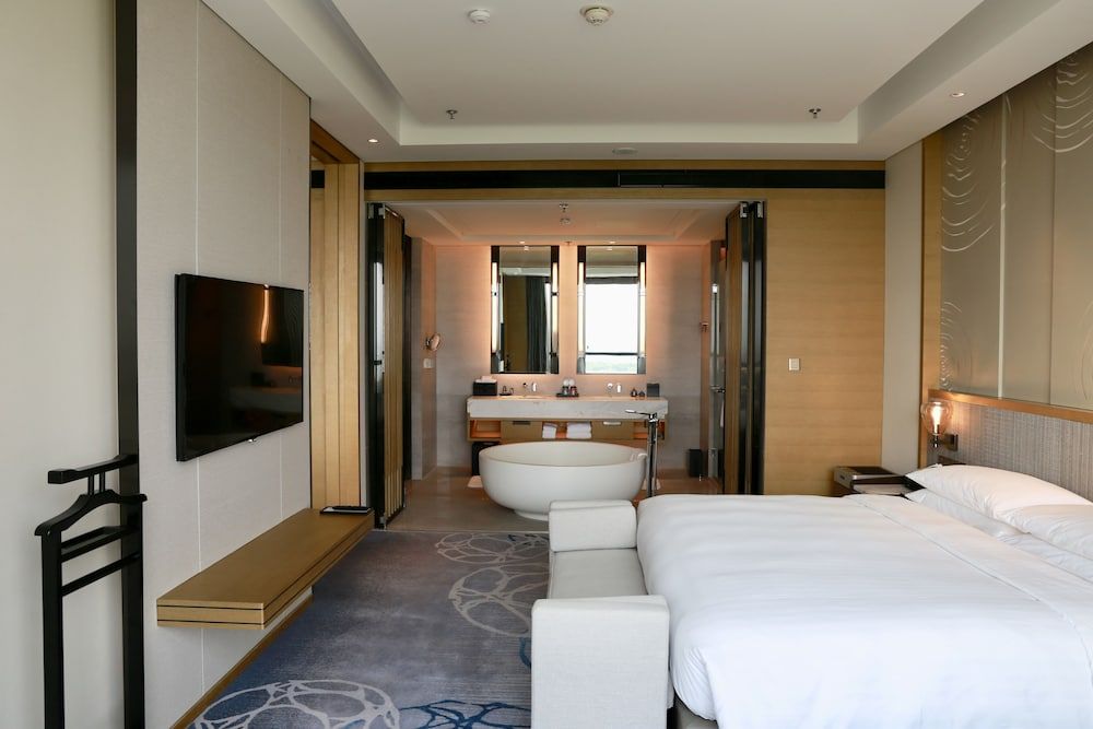 Suite, 1 Bedroom, Lake View