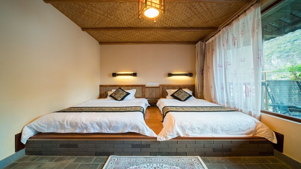 Family Room, Connecting Rooms
