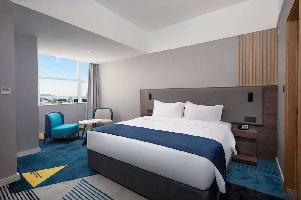 Business Room, 1 King Bed, Non Smoking