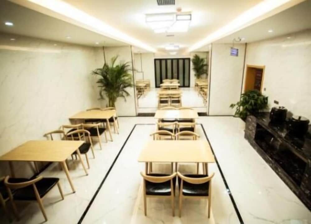 undefined GreenTree Inn ShangHai ZhouPu Town XiuPu Road Business Hotel 4