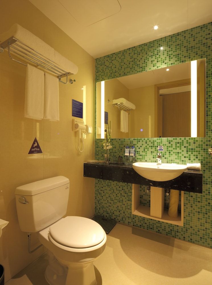 Mercure Nanchang Sunac Superior Room, 1 King Bed, Lake View 4