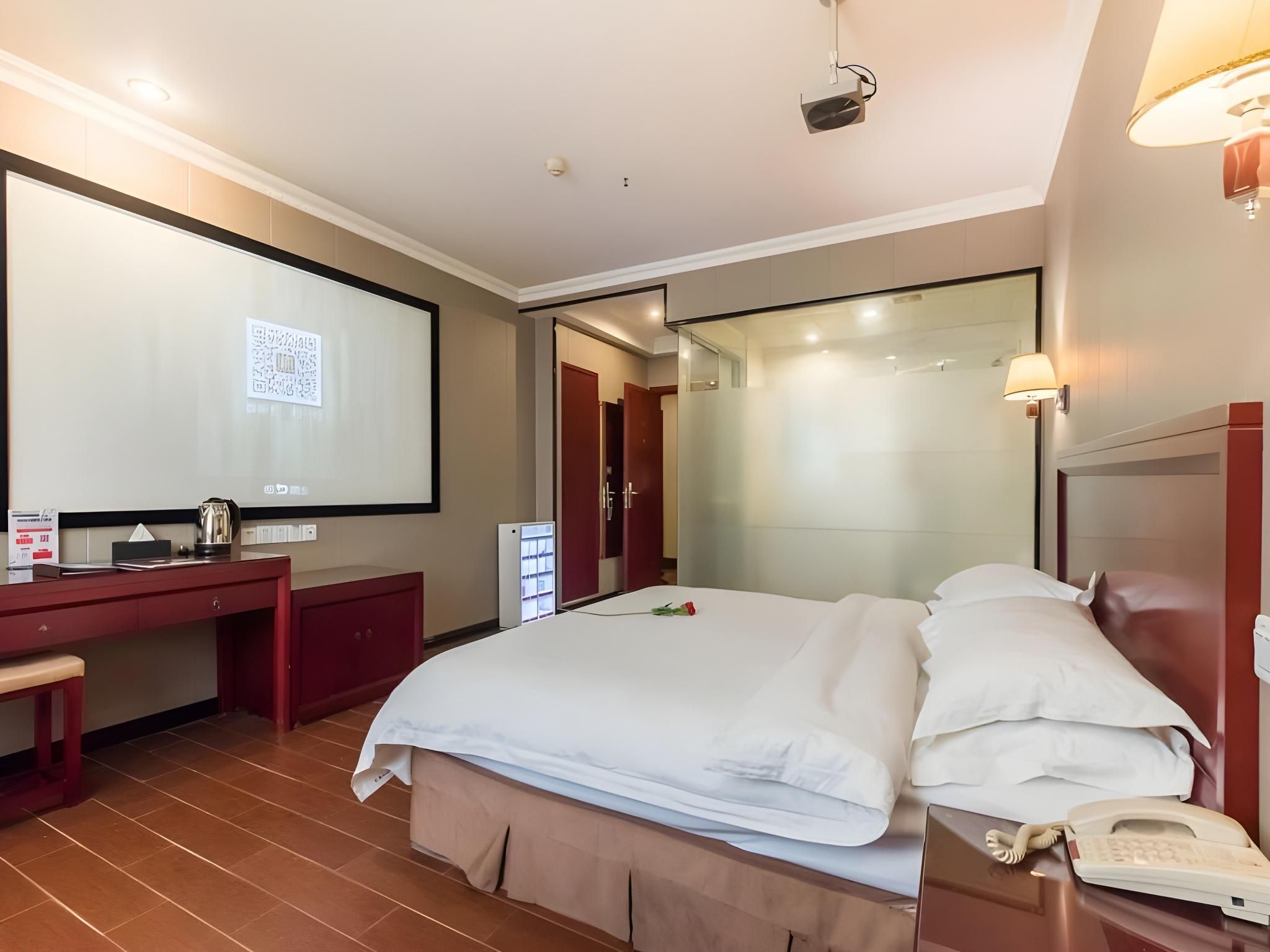 GTI - 1 Bed Room with View, with Projector