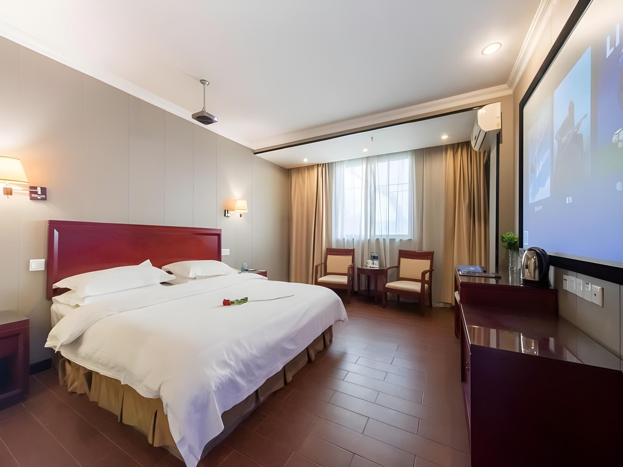 GTI - 1 Bed Room with View, with Projector