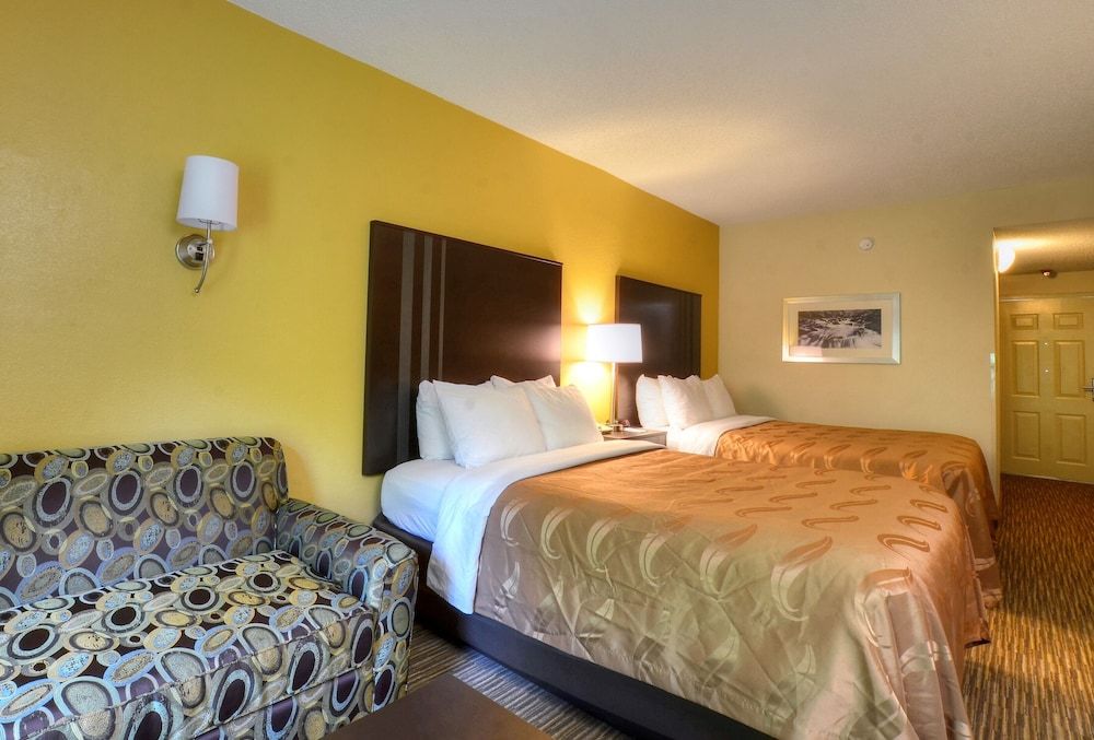 Business Suite, 2 Queen Beds, Non Smoking
