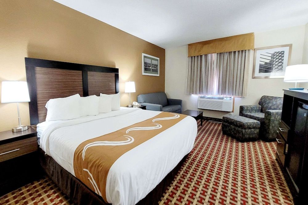 Suite, 1 King Bed, Non Smoking, Jetted Tub