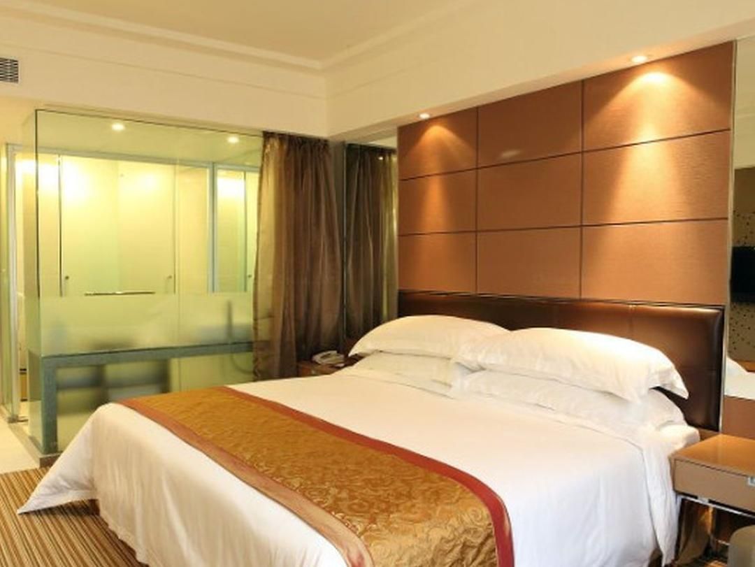 Deluxe King Bed