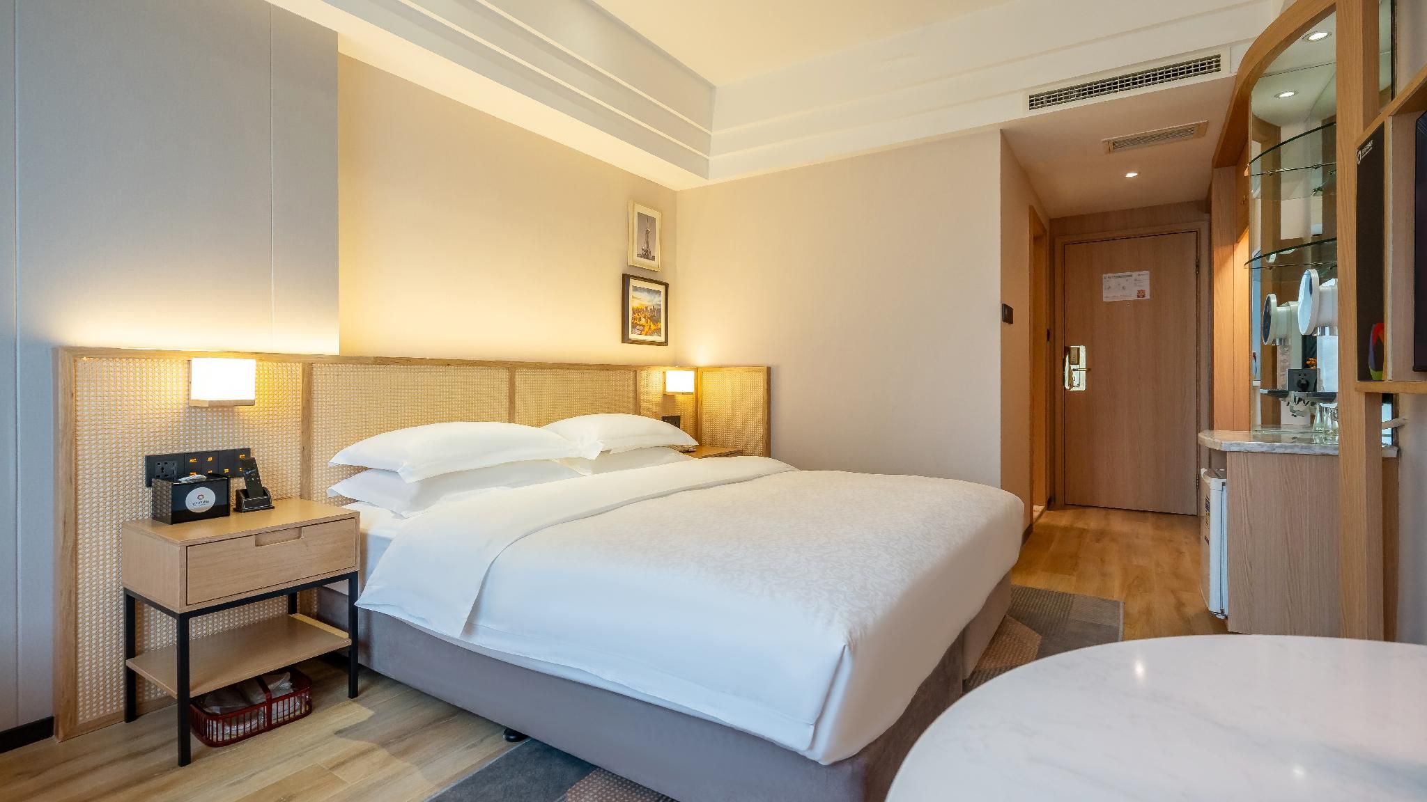 Business King Room