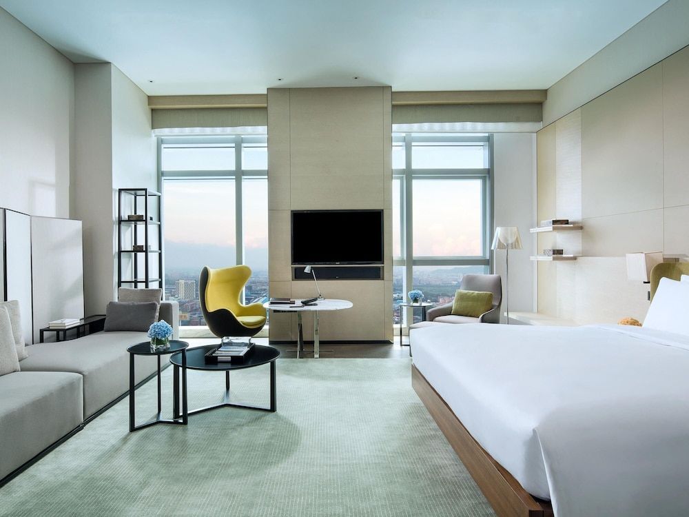 Premium Room, 1 King Bed, Club Lounge Access (Luxury)