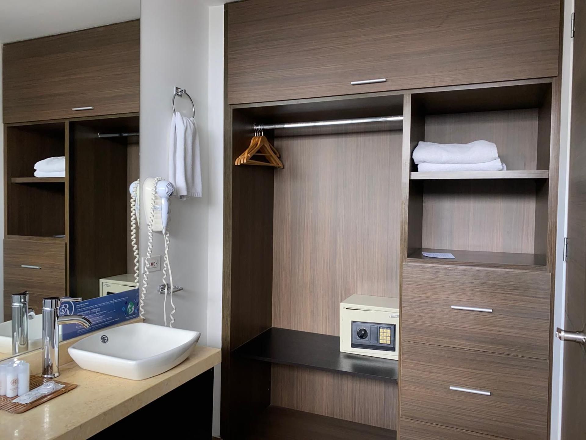 undefined Apartamentos Regency La Feria 3