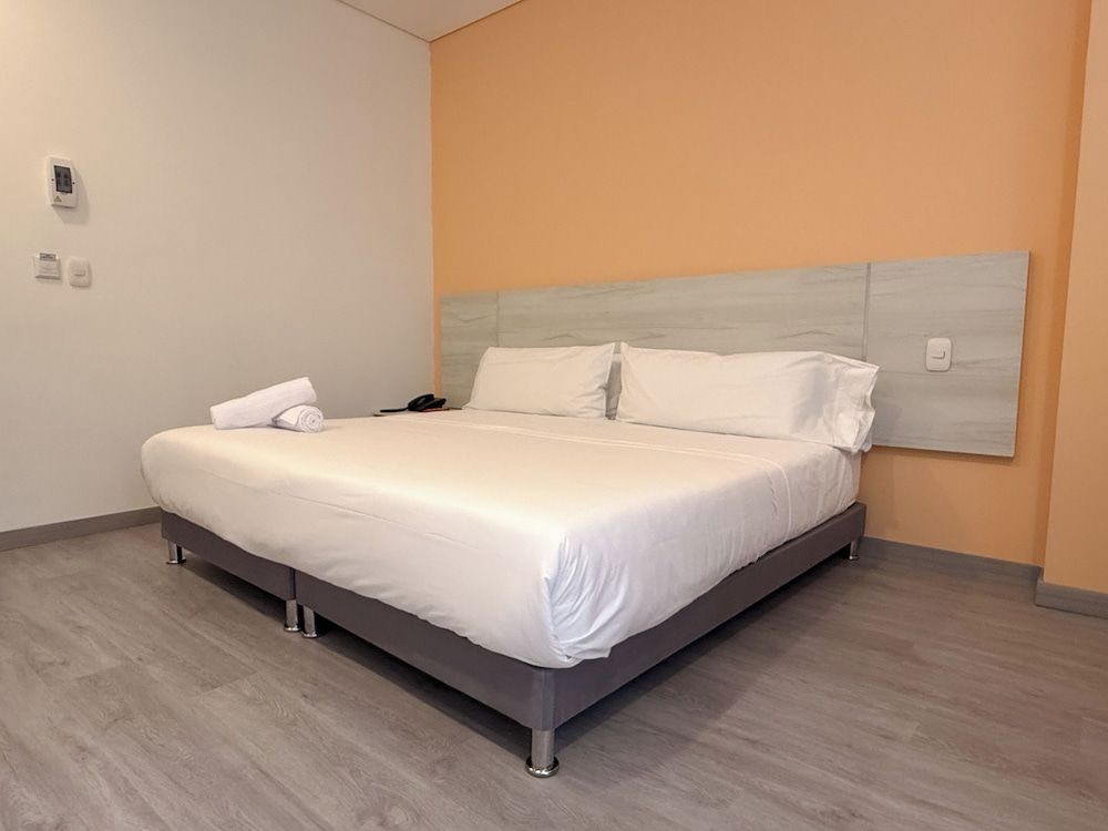 Apartamentos Regency La Feria Standard Double Room 7