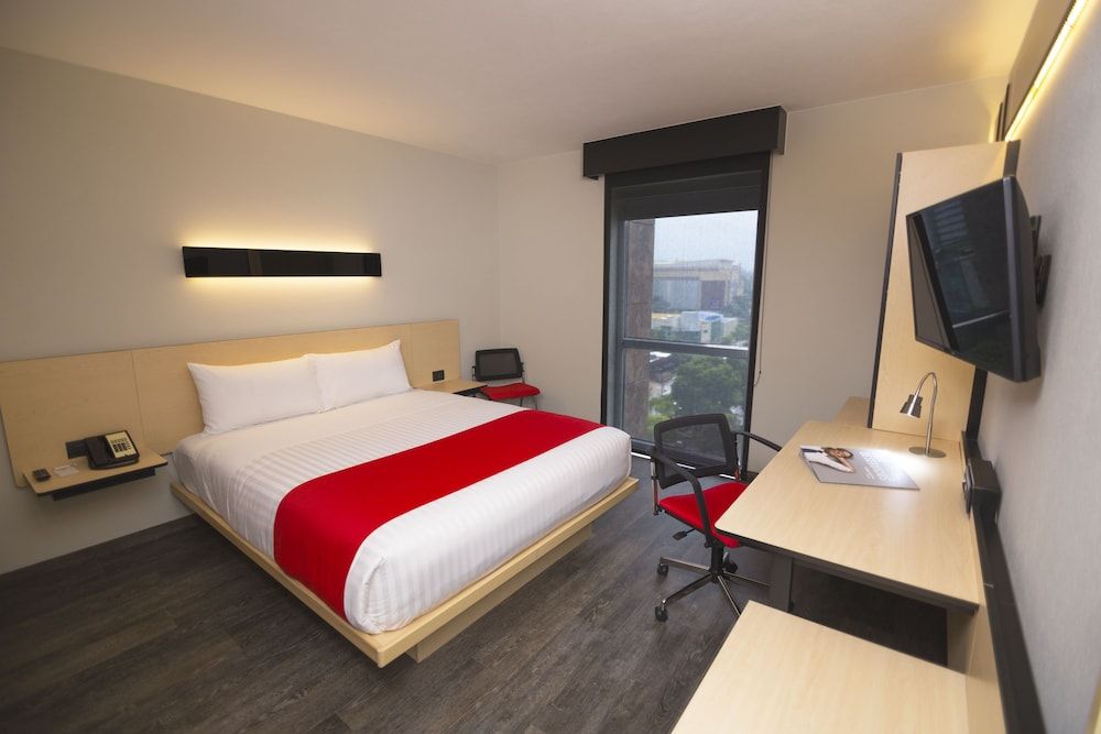 City Express Plus by Marriott Medellin Colombia Room, 1 Queen Bed 3
