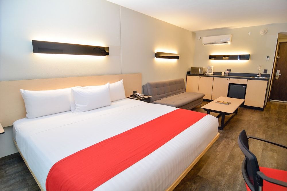 City Express Plus by Marriott Medellin Colombia Superior Room, 1 Queen Bed with Sofa bed 2
