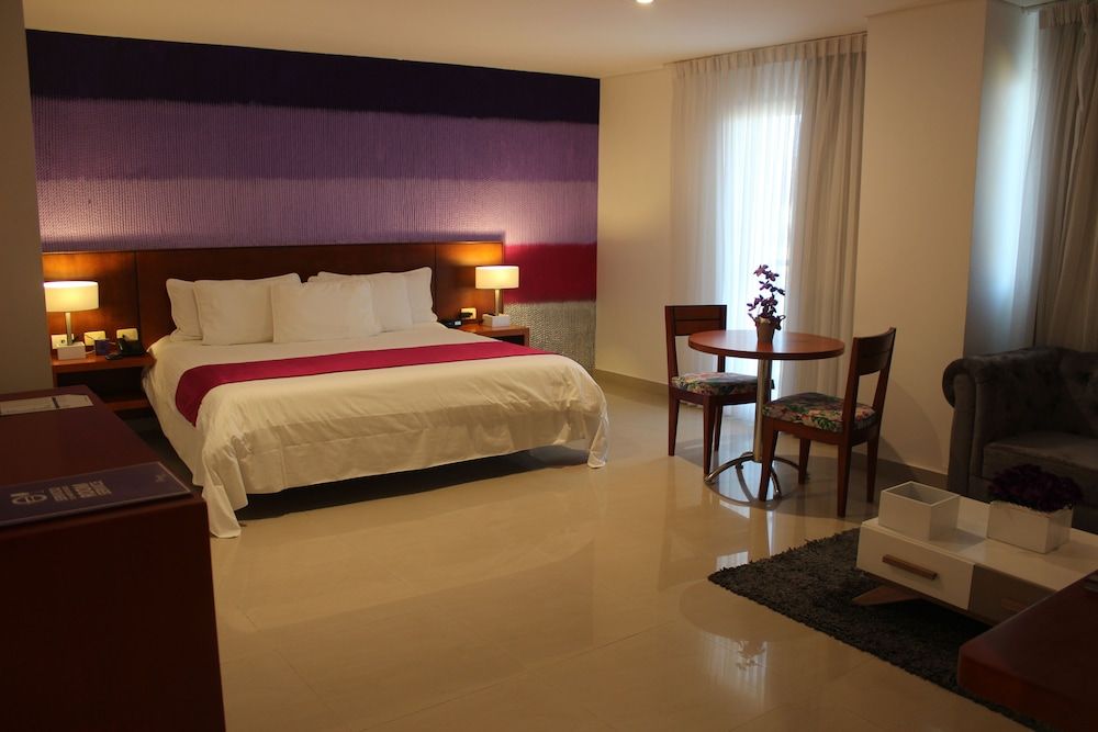 Hotel Atrium Plaza Junior Suite, 1 King Bed 2
