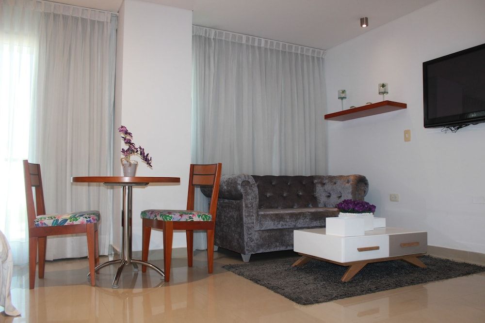 Hotel Atrium Plaza Junior Suite, 1 King Bed 10