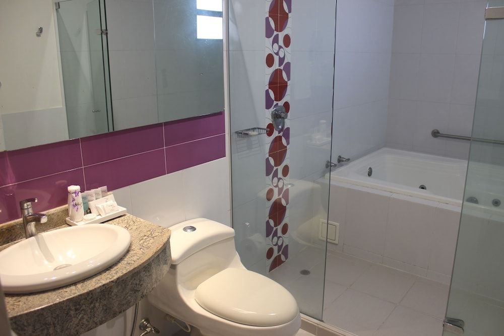 Hotel Atrium Plaza Junior Suite, 1 King Bed 6