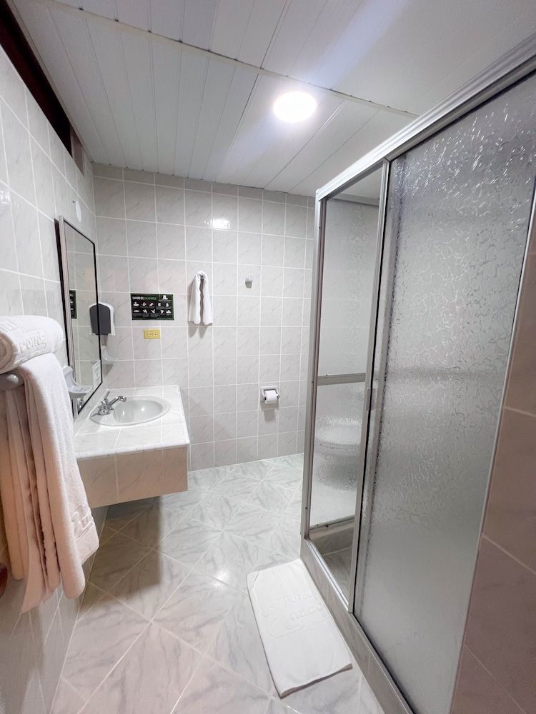 Hotel Anaconda Standard Triple Room 6