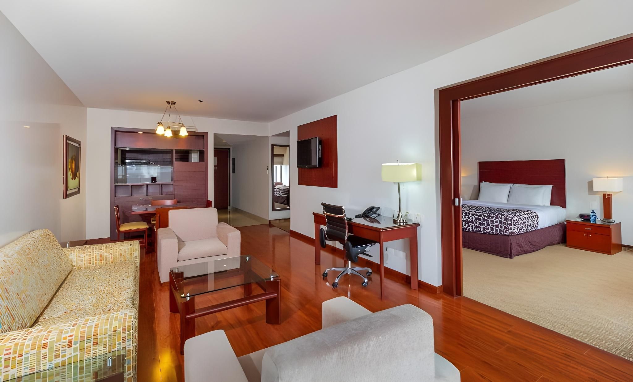 Master Suite Twin Room Club Lounge Access - Non-Smoking