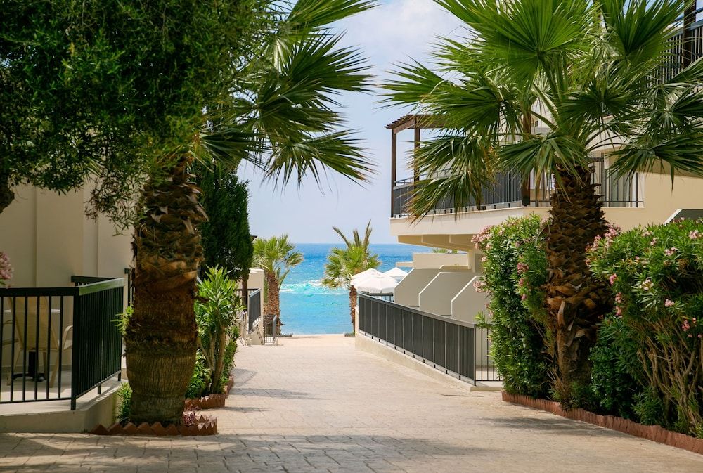 undefined Louis Paphos Breeze 5