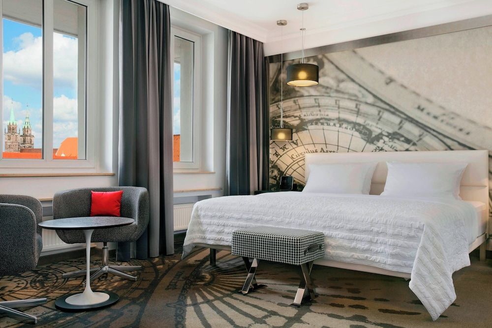 Grand Room, 1 King Bed, City View