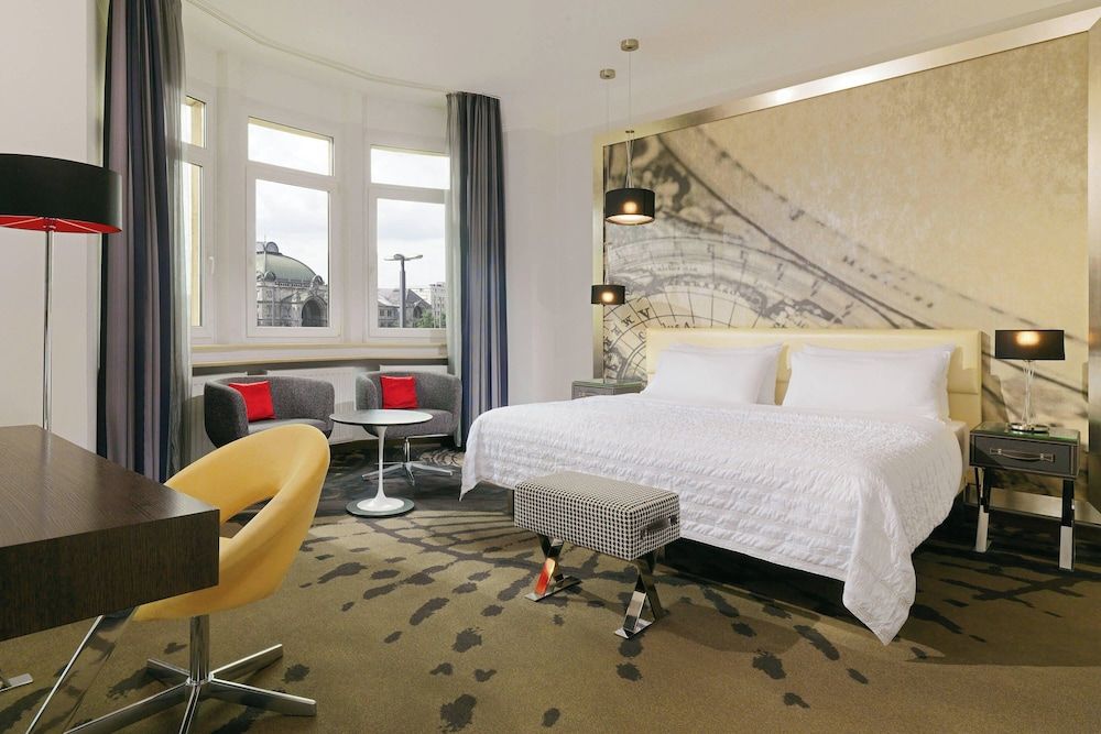 Grand Room, 1 King Bed, City View