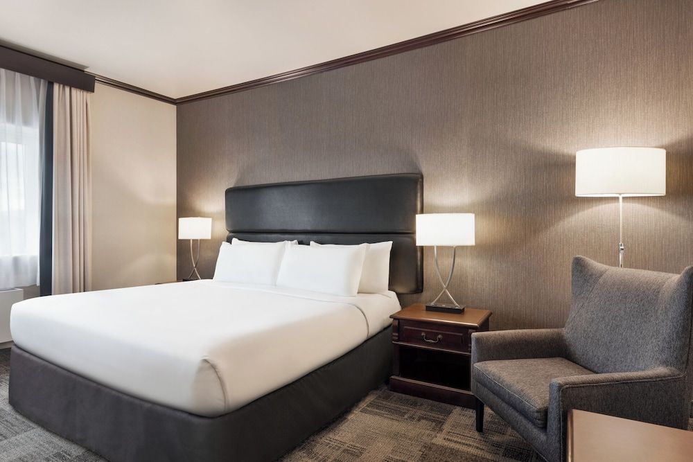 Best Western Plus City Centre/Centre-Ville Standard Room, 1 King Bed, Non Smoking 3