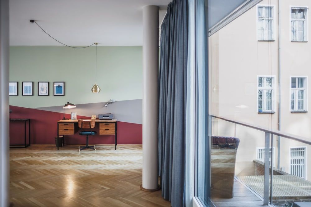 The Circus Apartments Deluxe Apartment 10