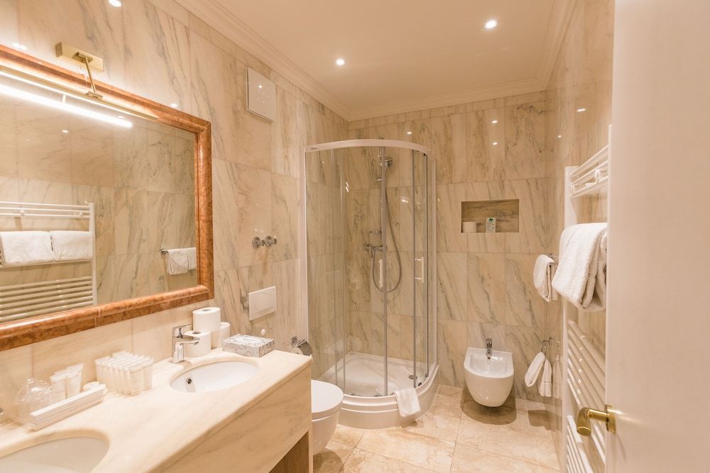 Grand Hotel Palladium Munich Comfort Double or Twin Room 8