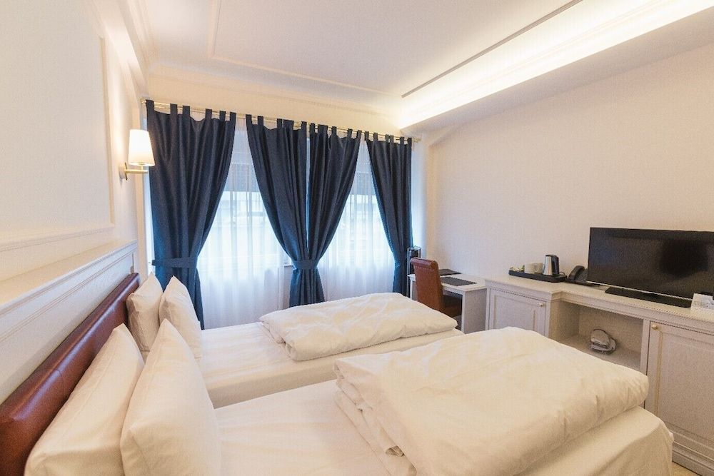 undefined Grand Hotel Palladium Munich 3