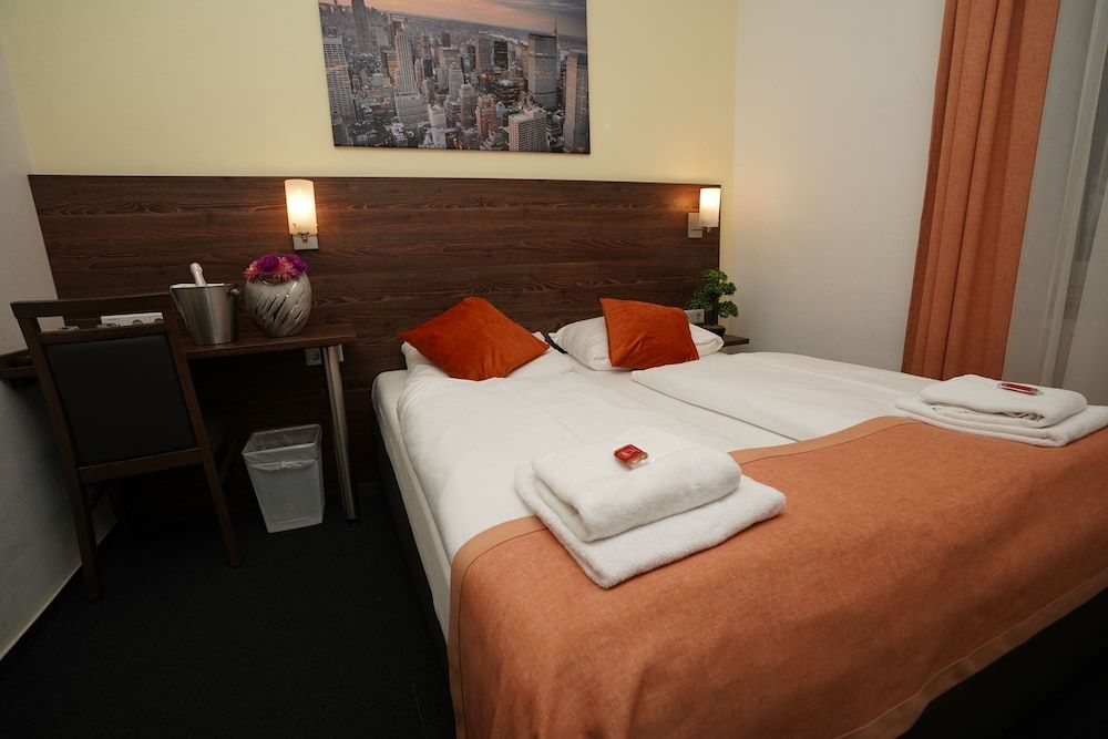 Hotel Little Paris Double Room 4