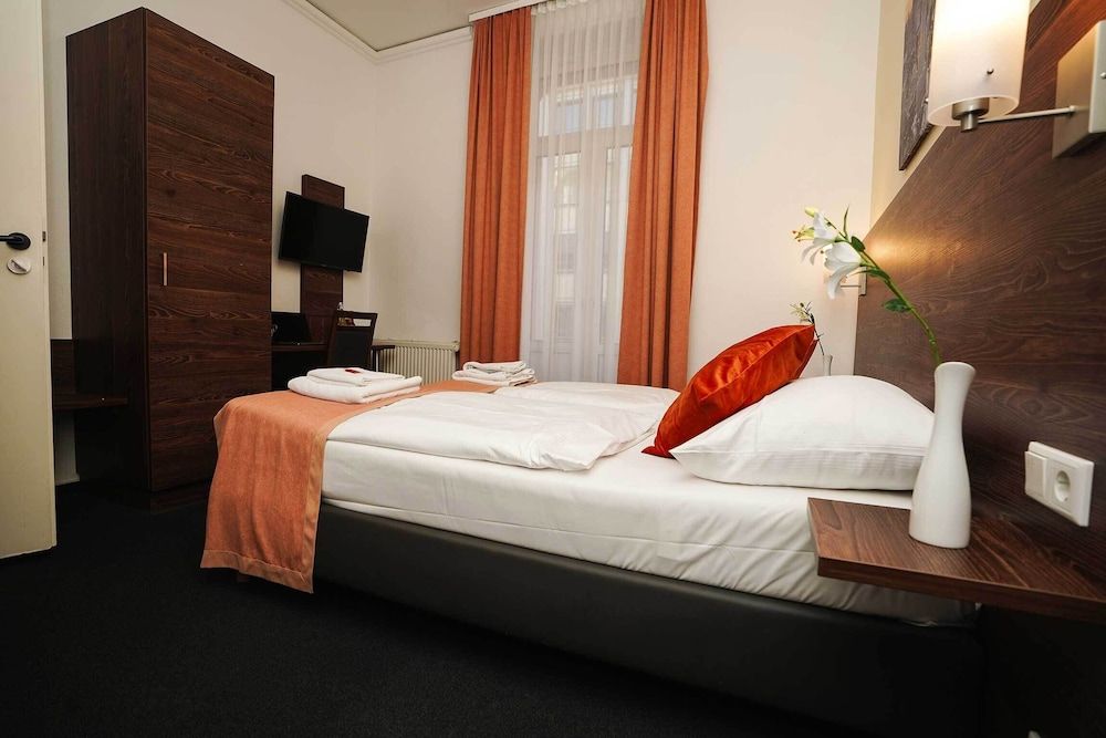 Hotel Little Paris Double Room 14