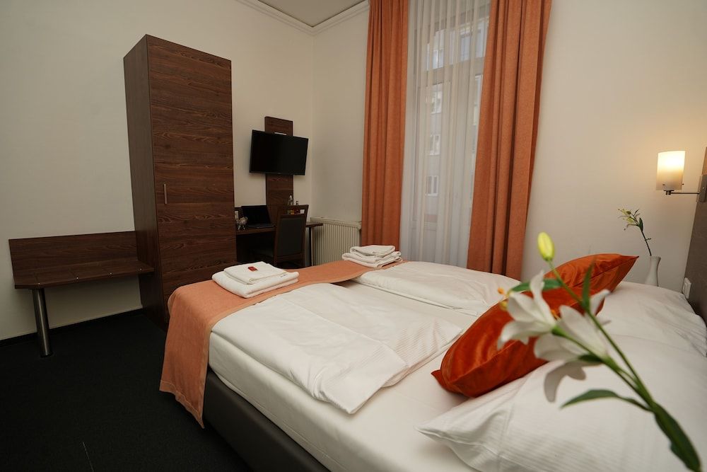 Hotel Little Paris Double Room 11