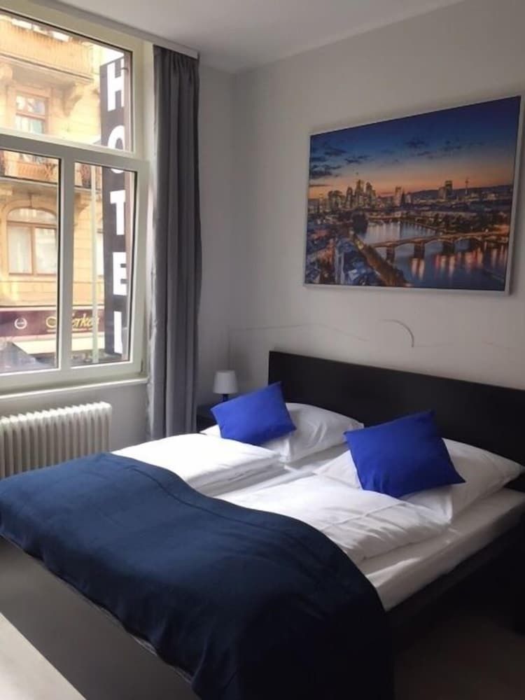 Main Hotel Frankfurt City Standard Double Room 4