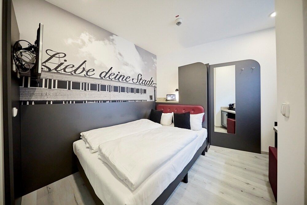 SMARTY Cologne Dom Hotel - Boardinghouse Double Room Compact 6