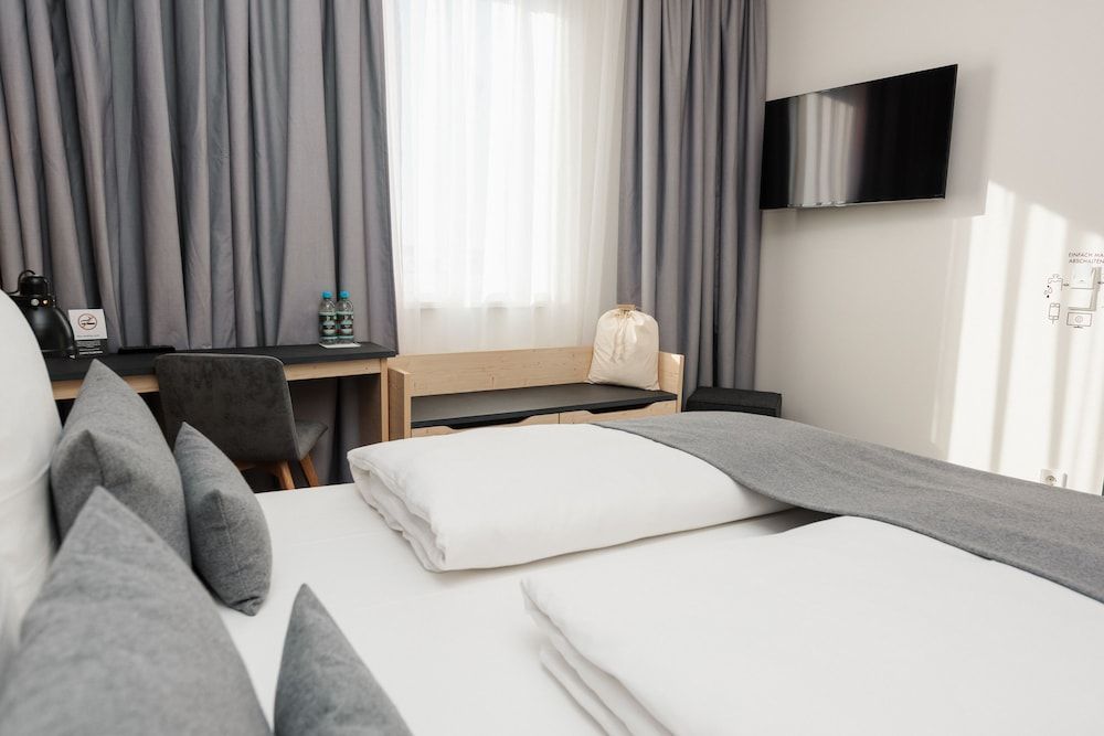 Coffee Fellows Hotel München-Freiham Double Room, 1 Double Bed 2