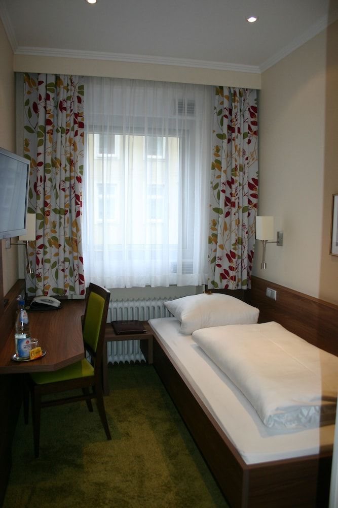 undefined Hotel Hauser 10