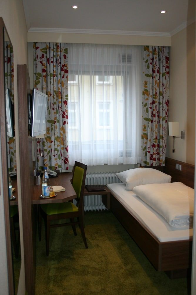 undefined Hotel Hauser 9