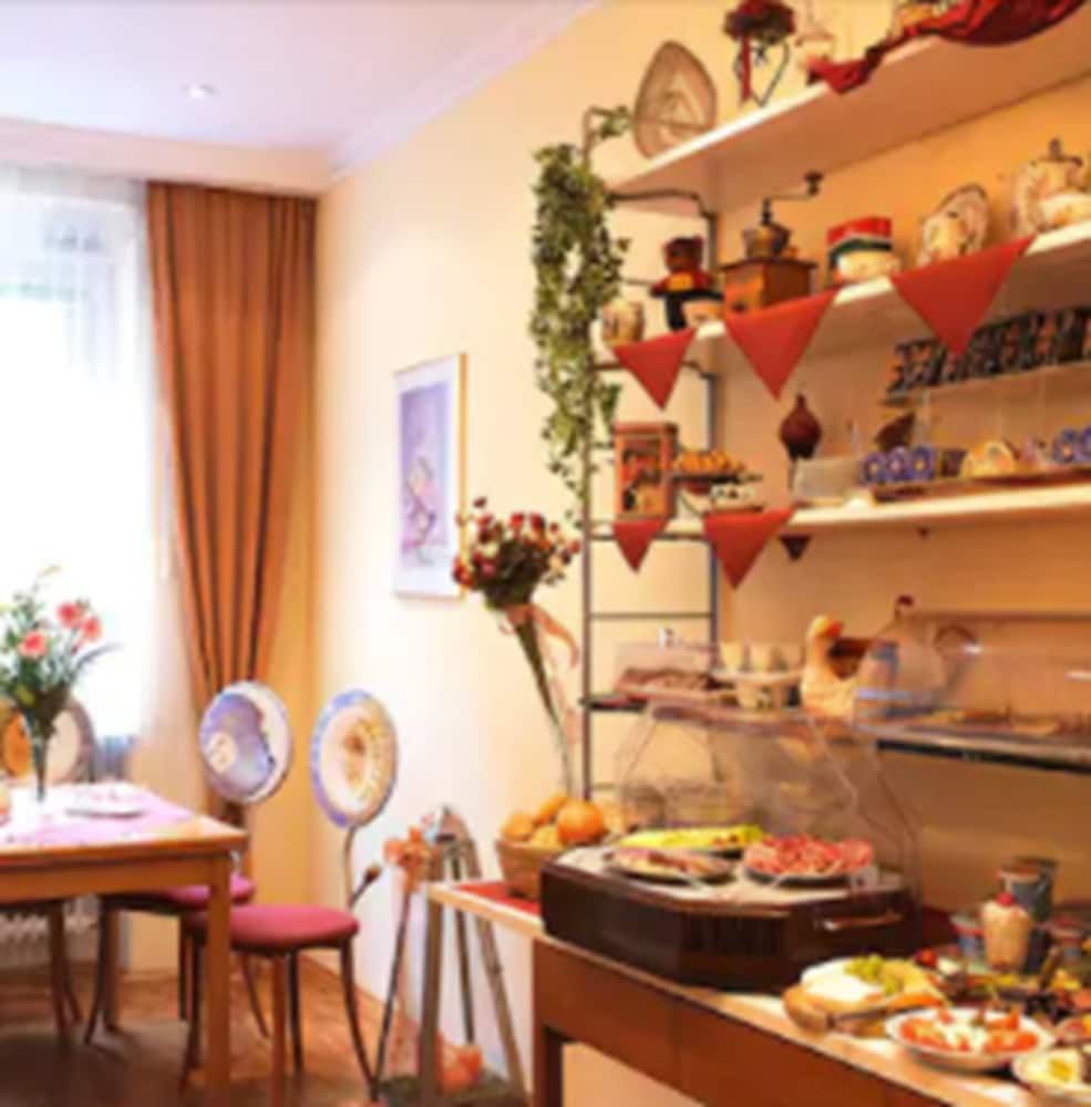 undefined Hotel Hauser 7
