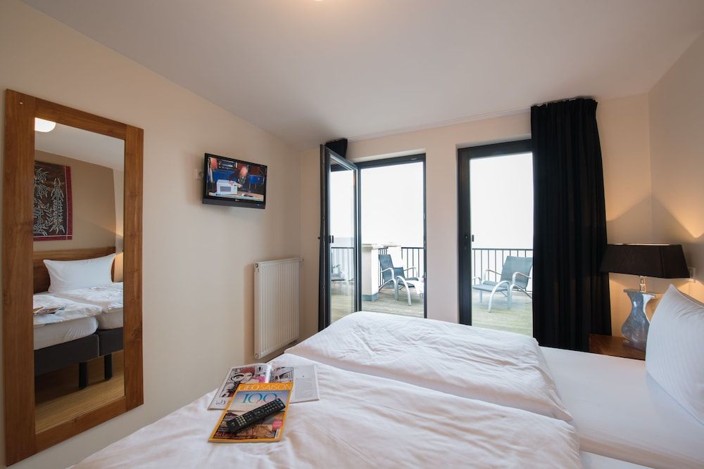 Apartment with 1 bedroom and partial ocean view
