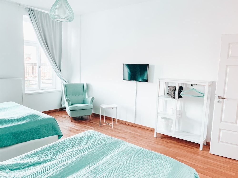 Luga Homes – Stadthaus *Modern* Studio with Eat-in Kitchen 3