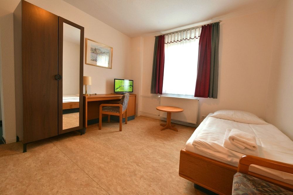 Economy Triple Room