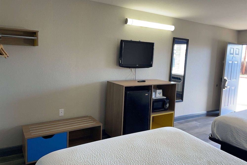 Room, 2 Queen Beds, Accessible, Non Smoking (Mobility Accessible)