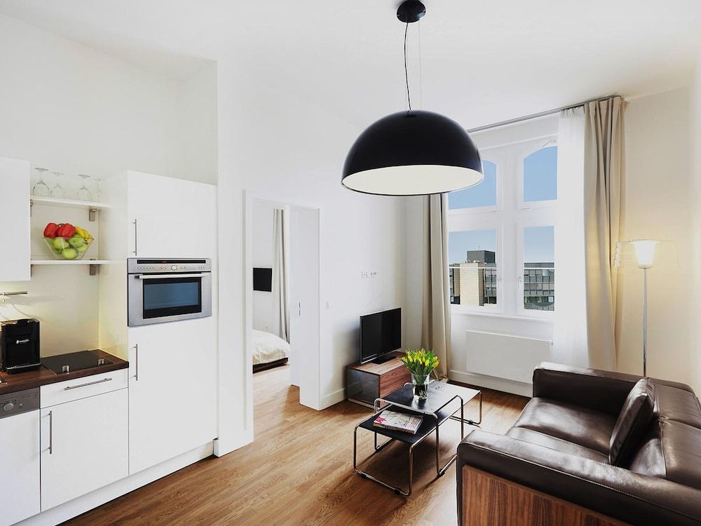 THE RED Apartments Studio 7