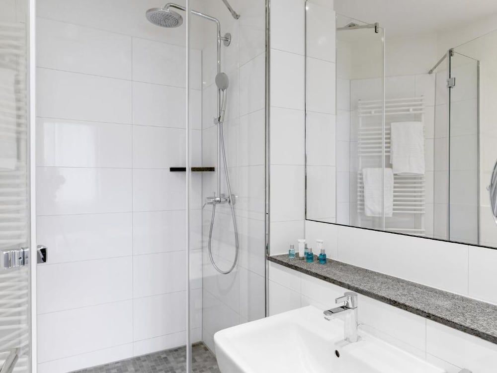 THE RED Apartments Studio 3