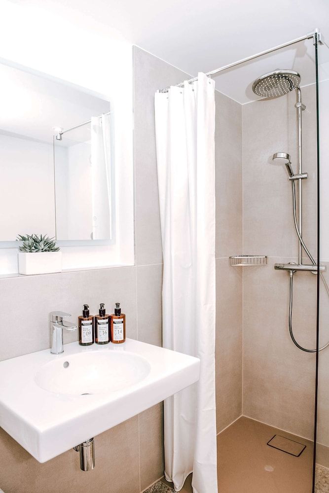 Hotel Concorde Comfort Single Room 5